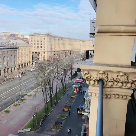 Апартаменти Amazing View Of Khreshchatyk!