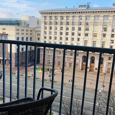 Апартаменти Amazing View Of Khreshchatyk! Київ