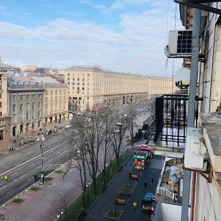 Апартаменти Amazing View Of Khreshchatyk!